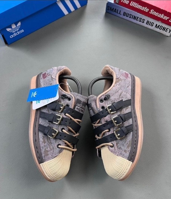 AdidasAdimatic_PaisleyBuckle_Edition_1_7e8d6fe3-c277-4cf1-a8dd-6f33ad253c8f