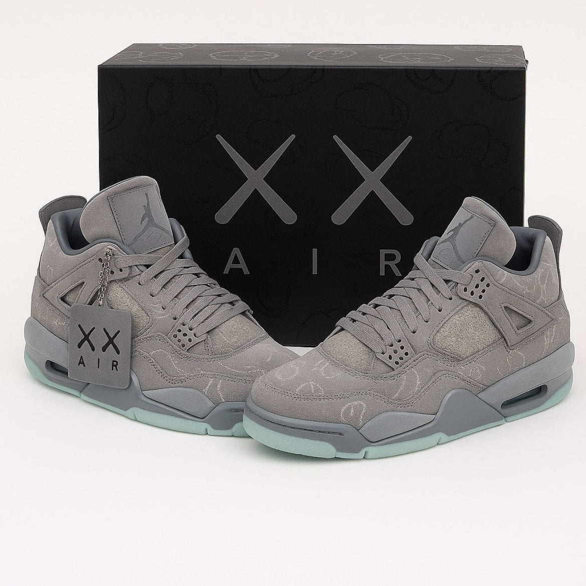 AirJordan4RetroxKAWS_CoolGreyGlow_3
