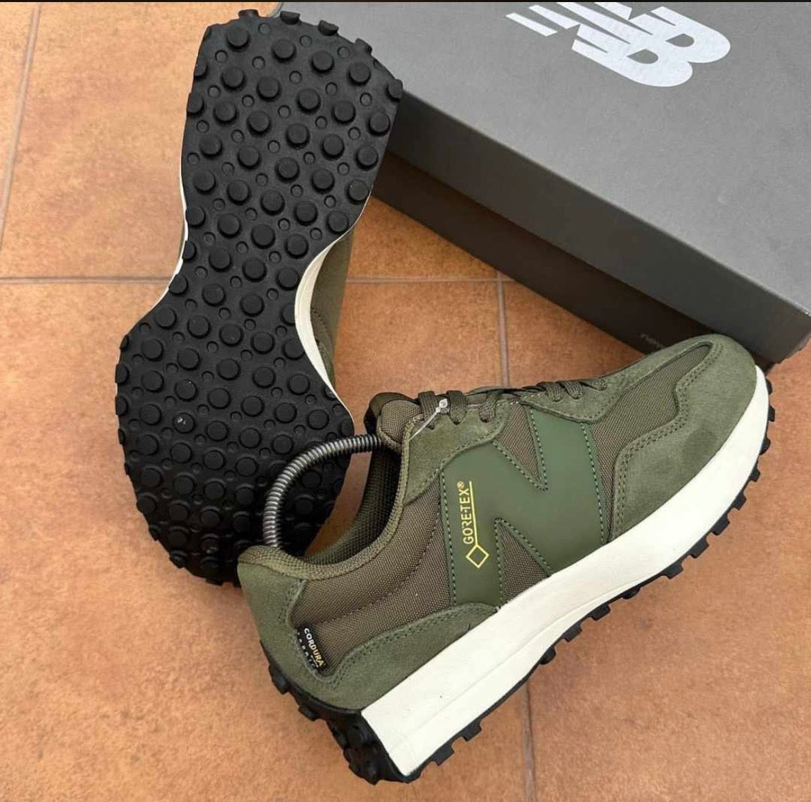 NewBalance327Gore-Tex_OliveGreenTrailSneakers