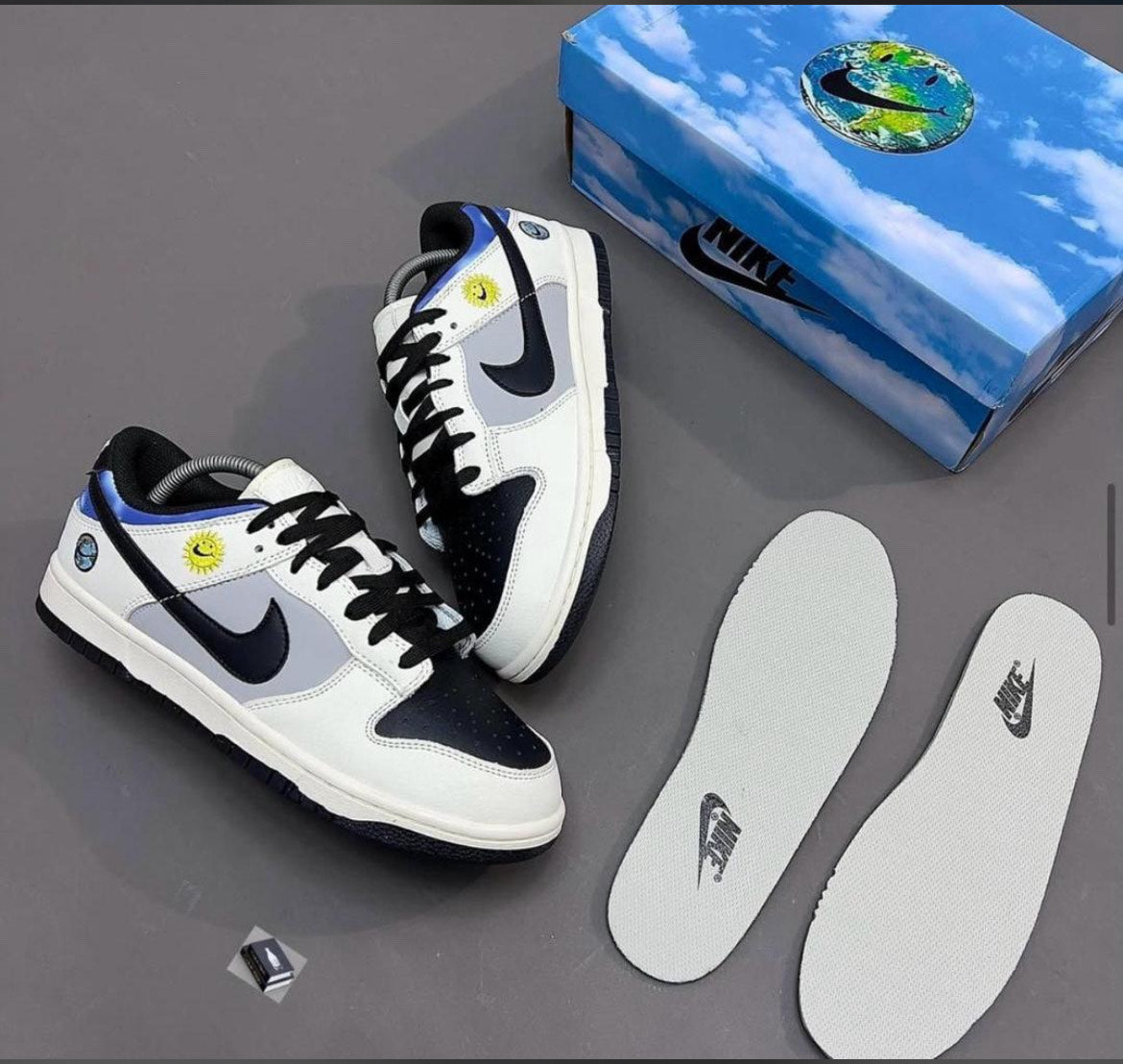NikeSBDunkLow_PlanetGlobe_Black_WhiteEdition
