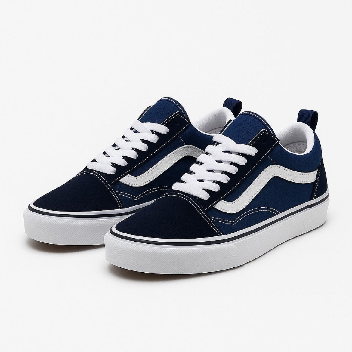 VansOldSkoolNavy_WhiteLow-TopSneakers