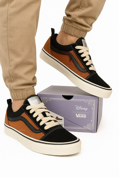 VansxDisneyOldSkool_AristocatsEdition_Black_OrangeSuedeSneakers4
