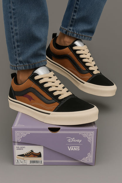 VansxDisneyOldSkool_AristocatsEdition_Black_OrangeSuedeSneakers5